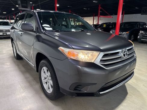 Used 2012 Toyota Highlander 4WD w/ Tow Pkg image 8