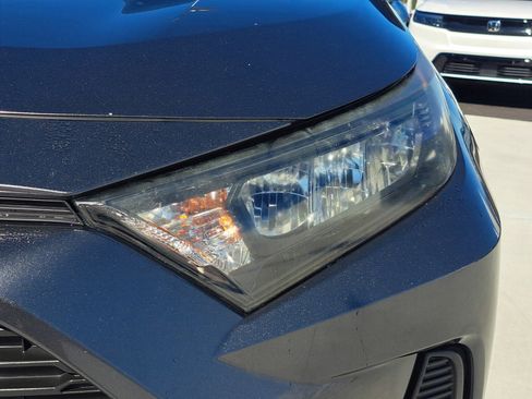 Used 2019 Toyota RAV4 LE image 5