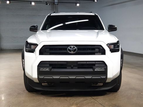 Certified 2025 Toyota 4Runner SR5 AWD/4WD image 2