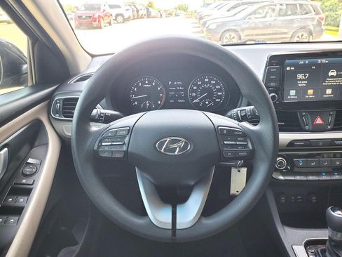 Used 2018 Hyundai Elantra GT FWD image 9