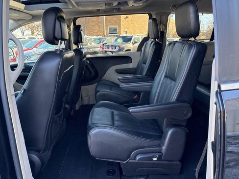 Used 2013 Chrysler Town & Country Touring-L w/ Entertainment Group #2 FWD image 27