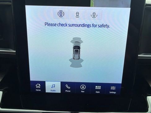 Used 2022 Ford Explorer Platinum w/ Equipment Group 601A AWD/4WD image 34