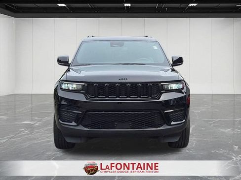 Certified 2024 Jeep Grand Cherokee Altitude AWD/4WD image 8