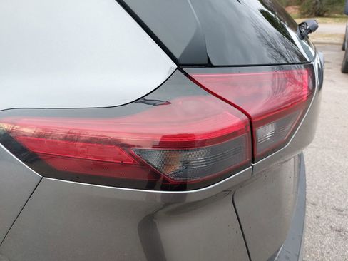 Used 2023 Nissan Rogue S image 33