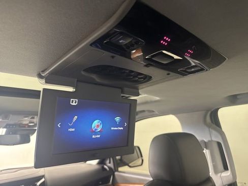 Used 2018 Cadillac Escalade Premium Luxury image 14