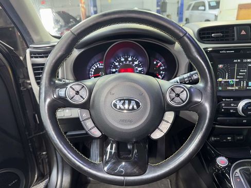 Used 2016 Kia Soul + w/ Primo Package FWD image 19
