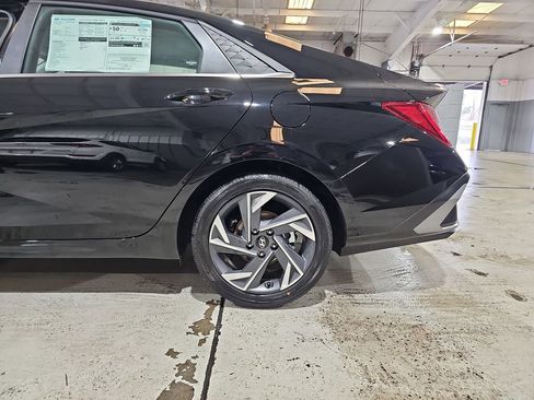 New 2026 Hyundai Elantra Limited image 32