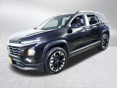 Used 2025 Chevrolet Equinox LT w/ Convenience Package II AWD/4WD image 3
