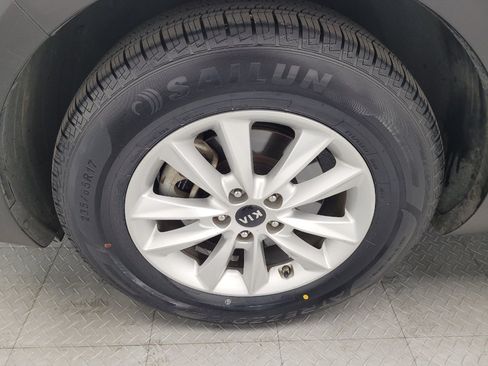 Used 2019 Kia Sorento FWD V6 image 31