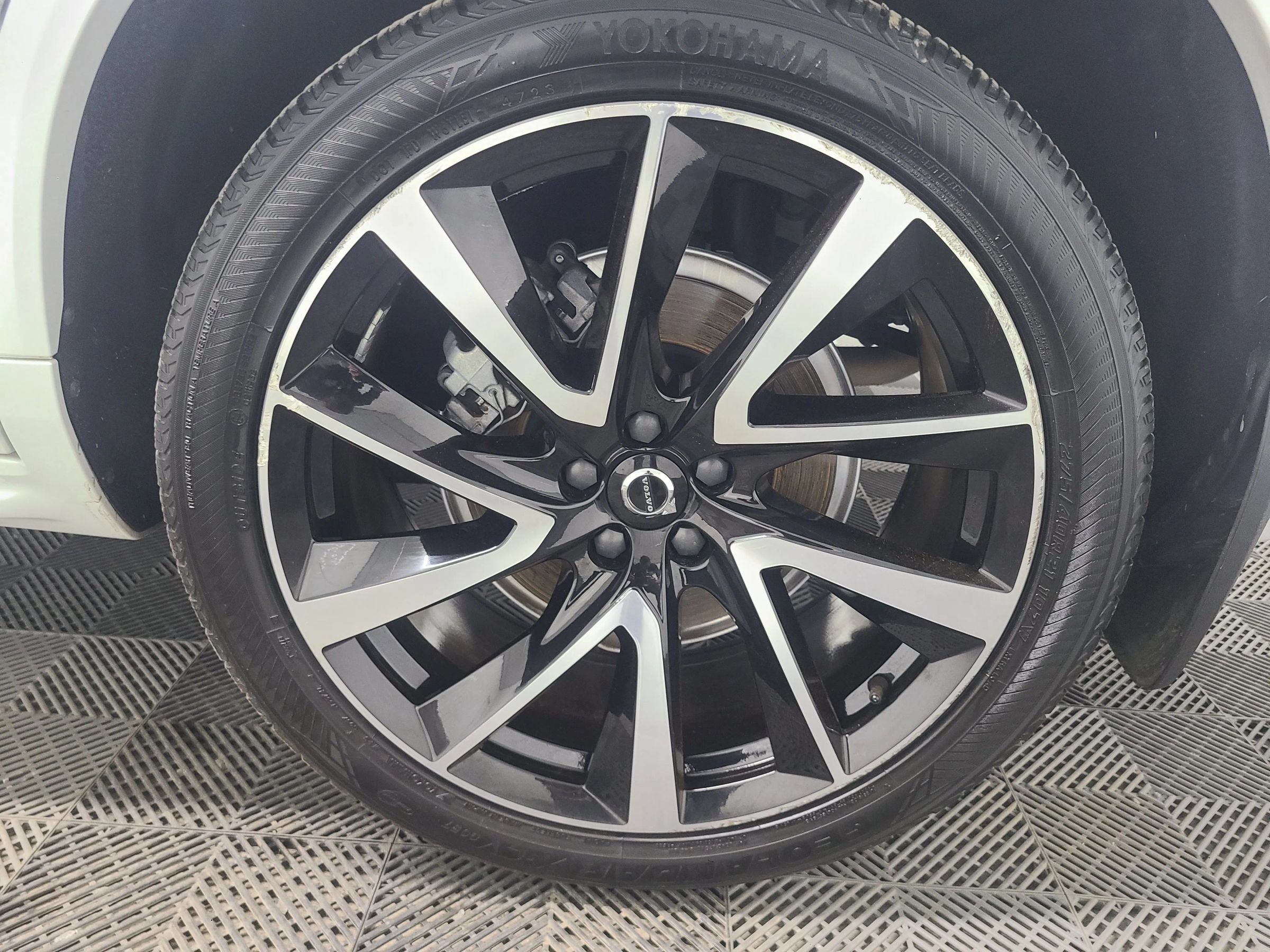 Used 2020 Volvo XC90 T6 Momentum AWD/4WD image 14