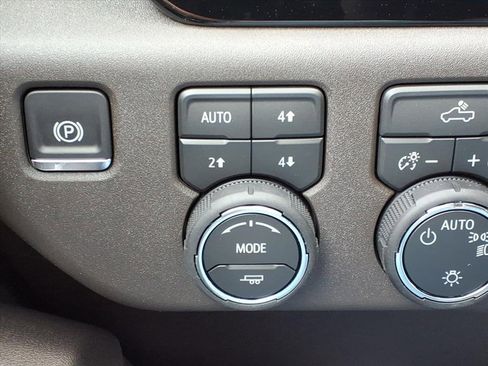 New 2026 Chevrolet Silverado 1500 LT w/ Z71 Off-Road Package image 13