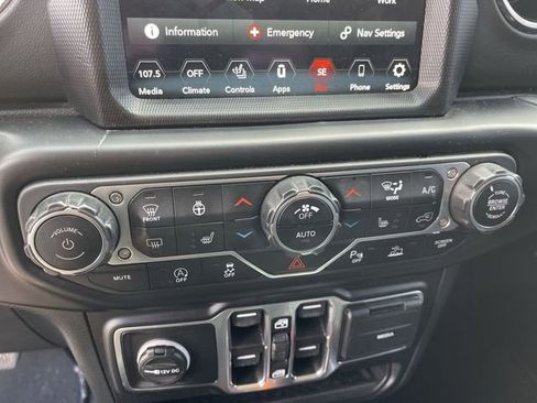 Used 2021 Jeep Wrangler Unlimited Sahara AWD/4WD image 19