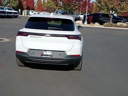 New 2026 Chevrolet Equinox EV LT image 8