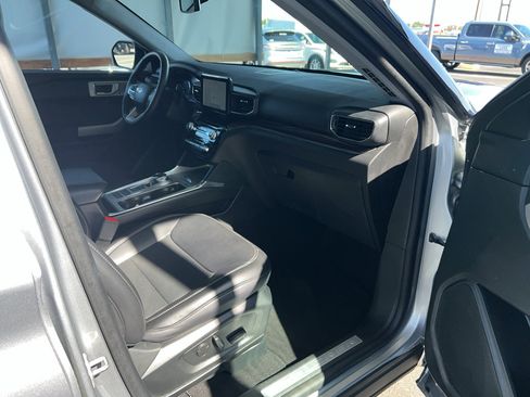 Used 2024 Ford Explorer Limited image 29