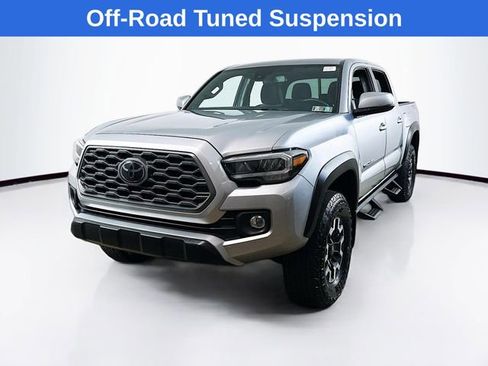 Used 2022 Toyota Tacoma TRD Off-Road w/ Technology Package AWD/4WD image 4