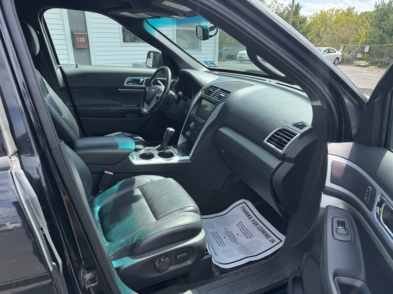 Used 2014 Ford Explorer XLT w/ Equipment Group 202A AWD/4WD image 15