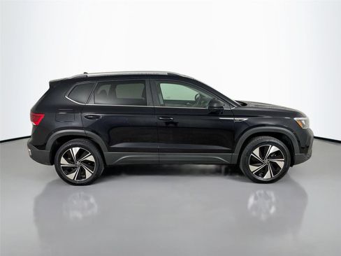 Used 2024 Volkswagen Taos SE AWD/4WD image 17