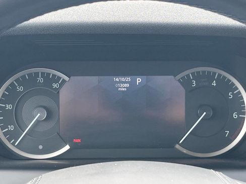 Used 2023 Land Rover Discovery Sport SE image 14