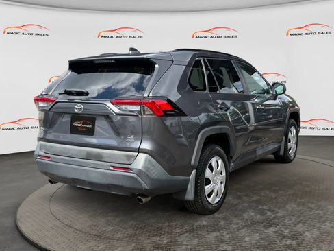 Used 2021 Toyota RAV4 LE AWD/4WD image 10