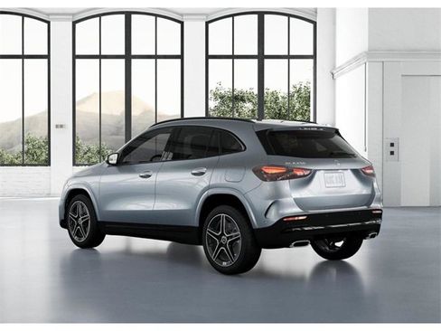 New 2025 Mercedes-Benz GLA 250 4MATIC image 29