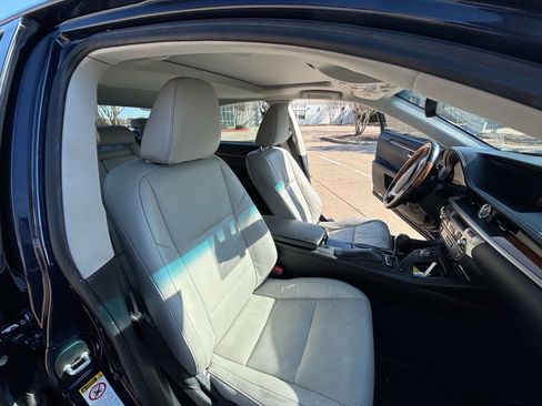 Used 2013 Lexus ES 300h image 17