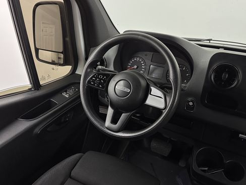 Used 2020 Freightliner Sprinter 3500 image 19