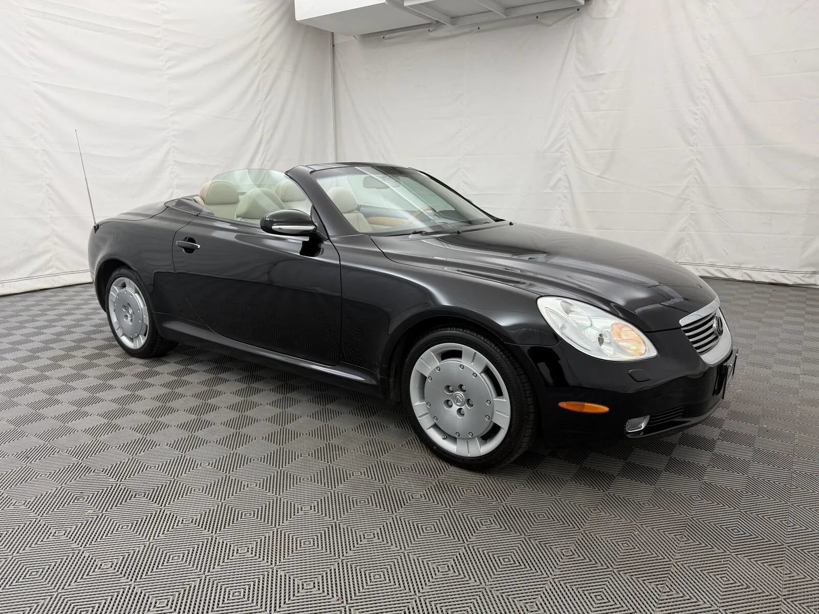 Used 2002 Lexus SC 430 Convertible RWD image 4