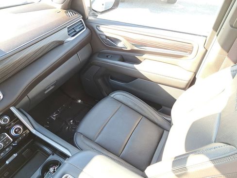 Used 2023 GMC Yukon Denali image 14