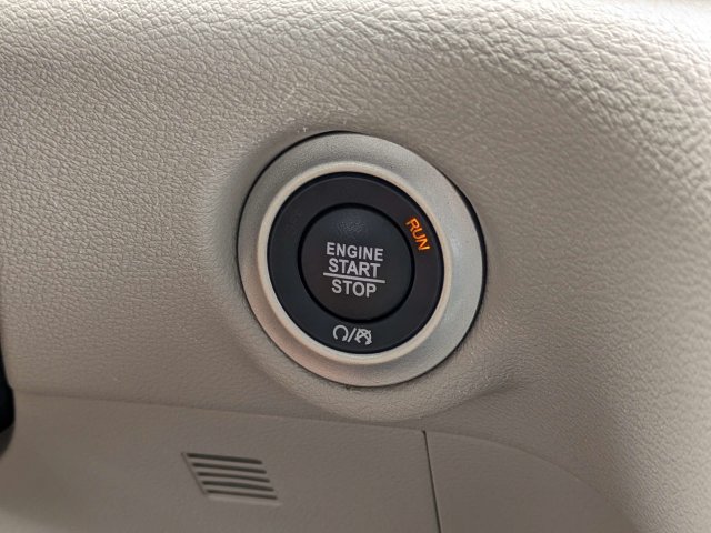 Used 2023 Chrysler Pacifica Touring-L FWD image 28