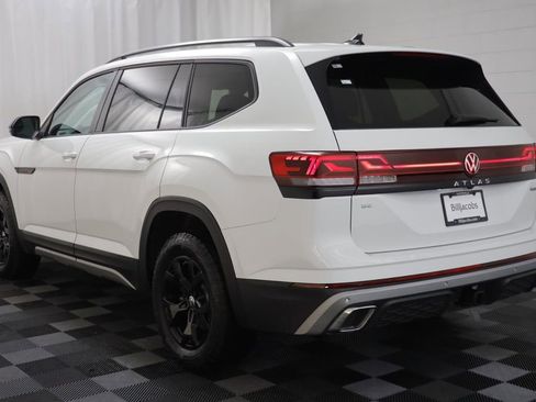 Used 2025 Volkswagen Atlas Peak Edition SE AWD/4WD image 14