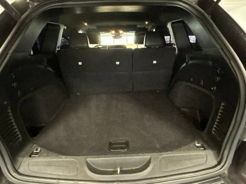 Used 2018 Jeep Grand Cherokee Altitude AWD/4WD image 17