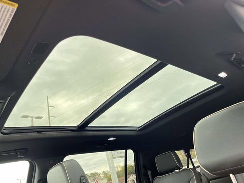 Used 2021 Chevrolet Suburban Premier w/ Premium Package image 25