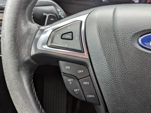 Used 2017 Ford Fusion SE w/ Fusion SE Technology Package image 26