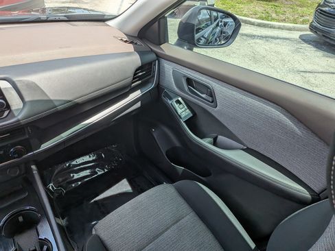 Used 2021 Nissan Rogue S FWD image 17