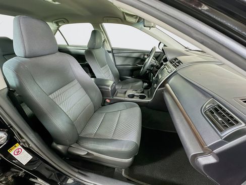 Used 2016 Toyota Camry LE image 28