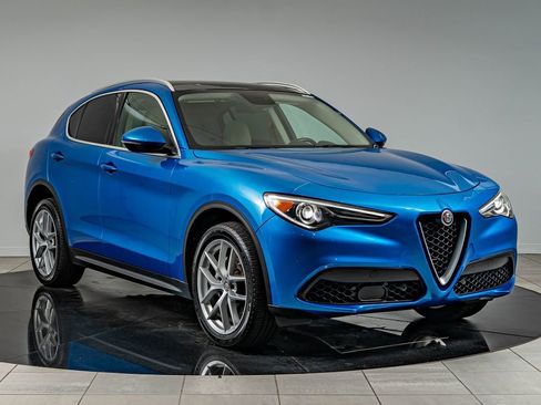 Used 2019 Alfa Romeo Stelvio Ti Lusso w/ Quick Order Package 22X Lusso AWD/4WD image 3