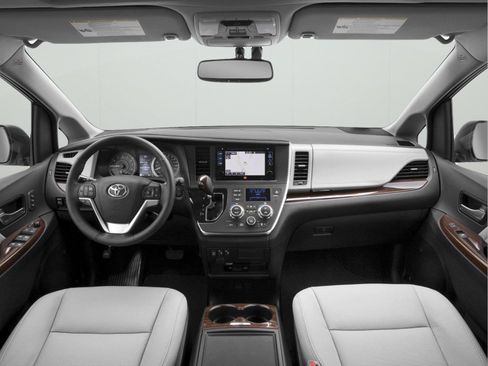 Used 2017 Toyota Sienna XLE w/ XLE Navigation Package FWD image 3