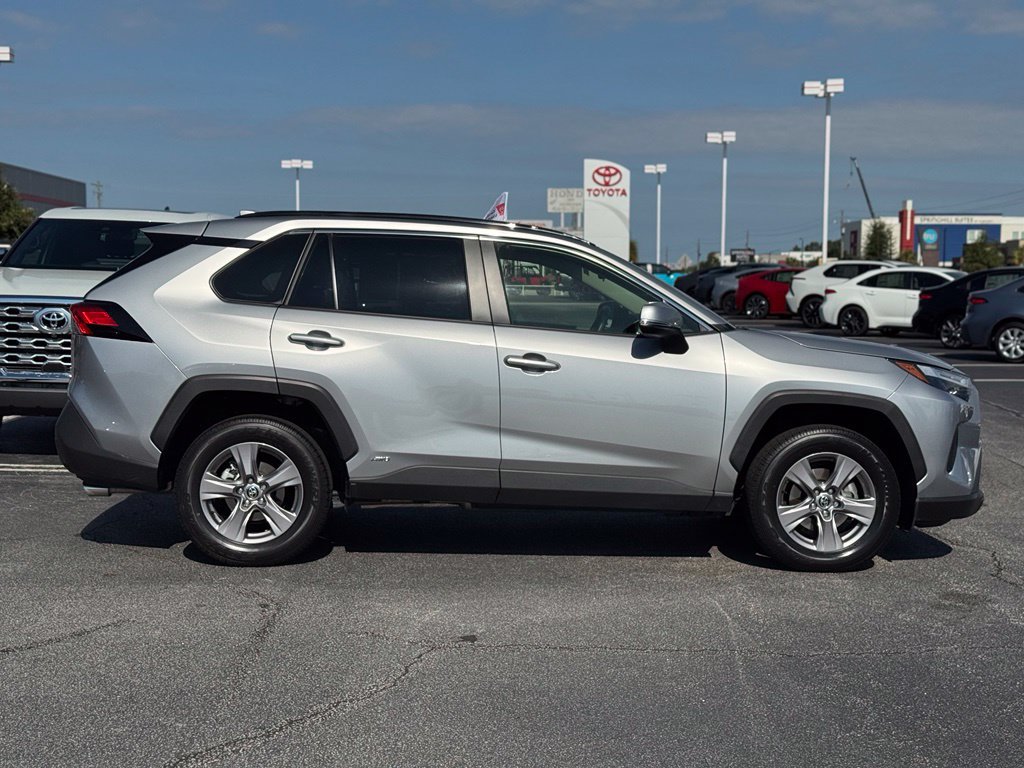 Used 2024 Toyota RAV4 XLE AWD/4WD image 7