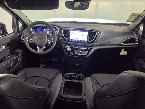 New 2026 Chrysler Pacifica Select FWD image 23