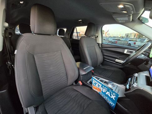 Used 2021 Ford Explorer XLT image 50