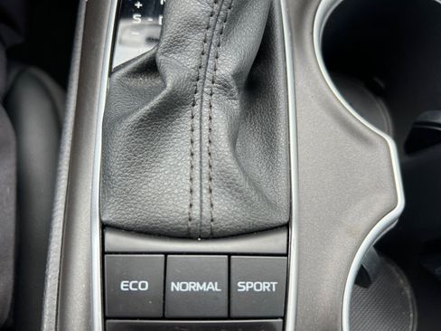 Used 2022 Toyota Camry XLE image 25