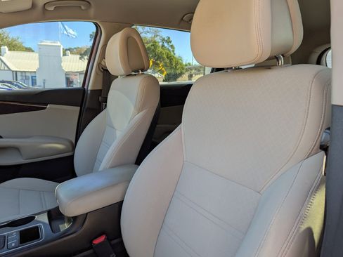 Used 2016 Kia Sorento LX w/ LX Convenience Package image 12