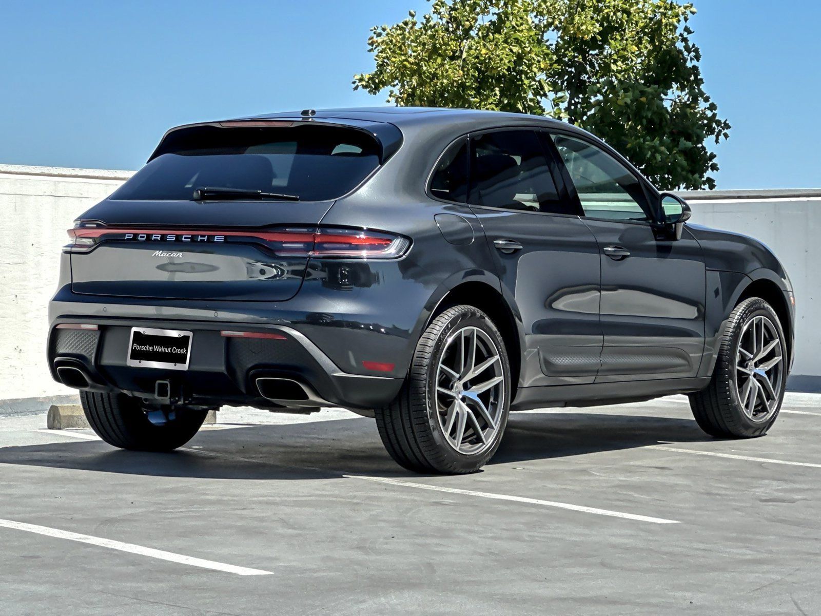 Certified 2026 Porsche Macan AWD/4WD image 9