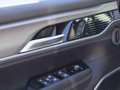 New 2025 Jeep Wagoneer L Series II image 23