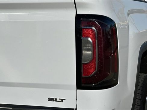 Used 2018 GMC Sierra 1500 SLT image 29