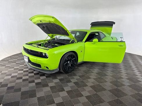 Used 2015 Dodge Challenger R/T Scat Pack w/ Scat Pack Appearance Package RWD image 12