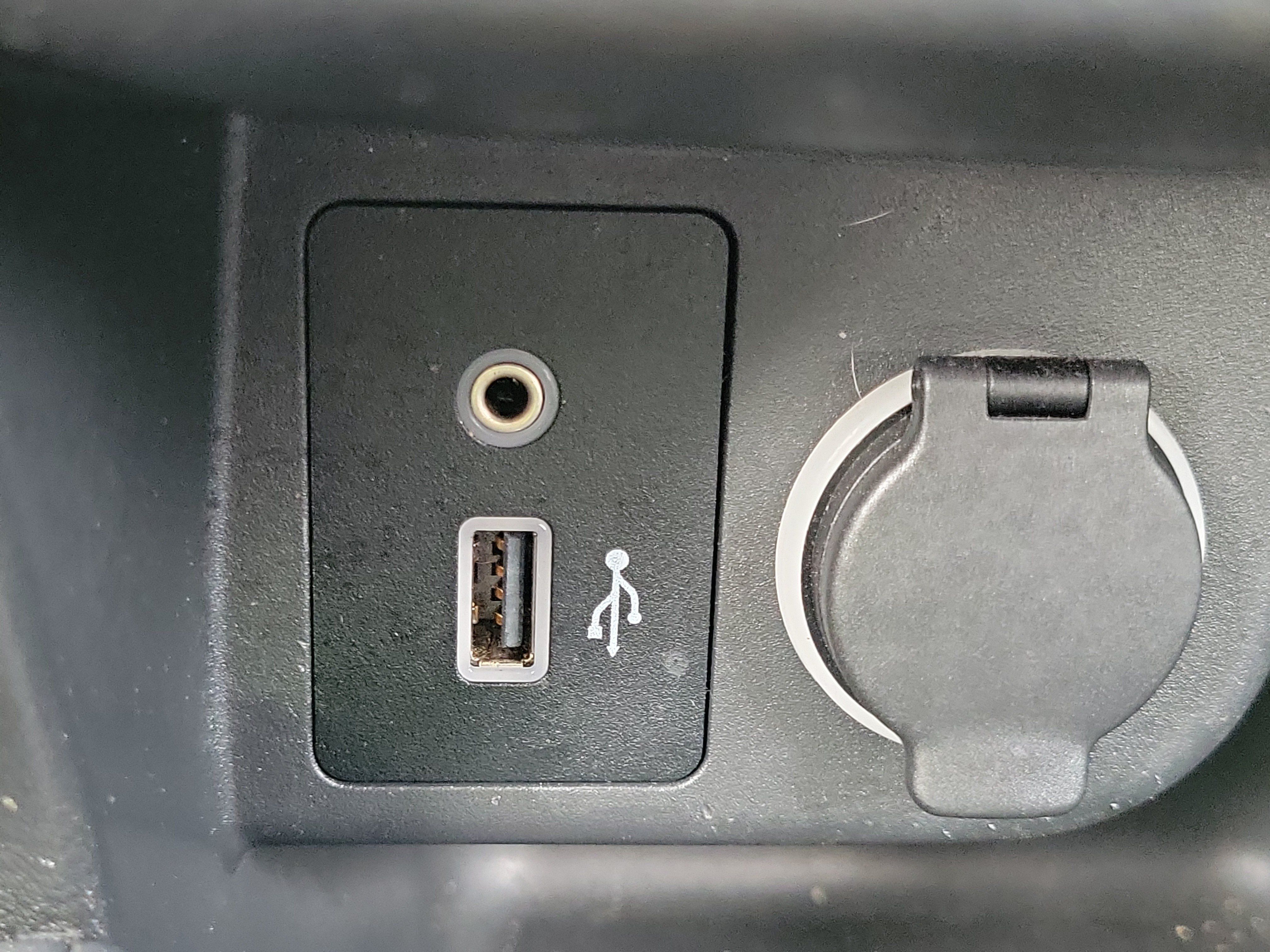 Used 2020 Nissan Kicks S FWD image 30