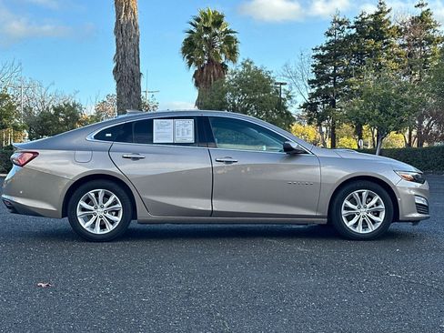 Used 2022 Chevrolet Malibu LT image 2