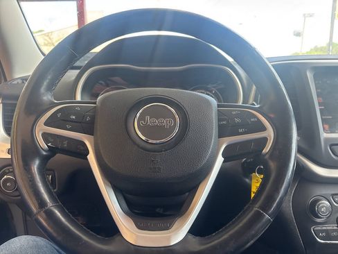 Used 2014 Jeep Cherokee Trailhawk w/ Leather Interior Group AWD/4WD image 8