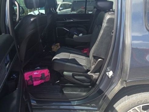 Used 2023 Jeep Wagoneer Series II w/ Flexible Seating Group image 11